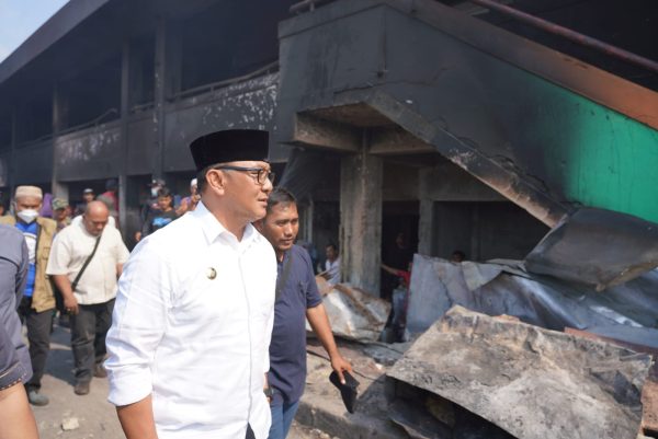 Bupati Bogor Iwan Setiawan Meninjau Lokasi Kebakaran Pasar Leuwiliang