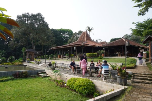 Kampung Halaman VIllas & Resto, Desa Cipicung Kec. Cijeruk - Bogor