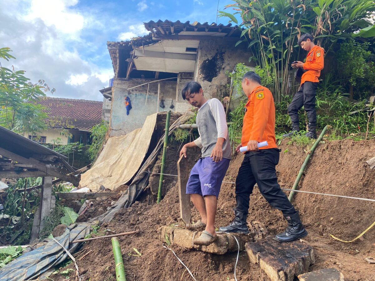 Bencana longsor melanda Kabupaten Bogglor (dok: BPBD Kabupaten Bogor)