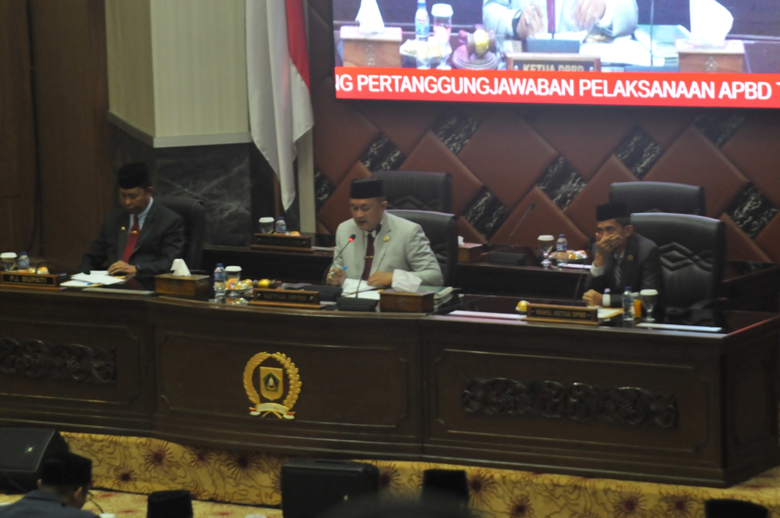 WhatsApp Image 2024-06-21 at 2.39.49 PM Ketua DPRD Kabupaten Bogor Bogor menerima Raperda yang diajukan Pemerintah Kabupaten Bogor